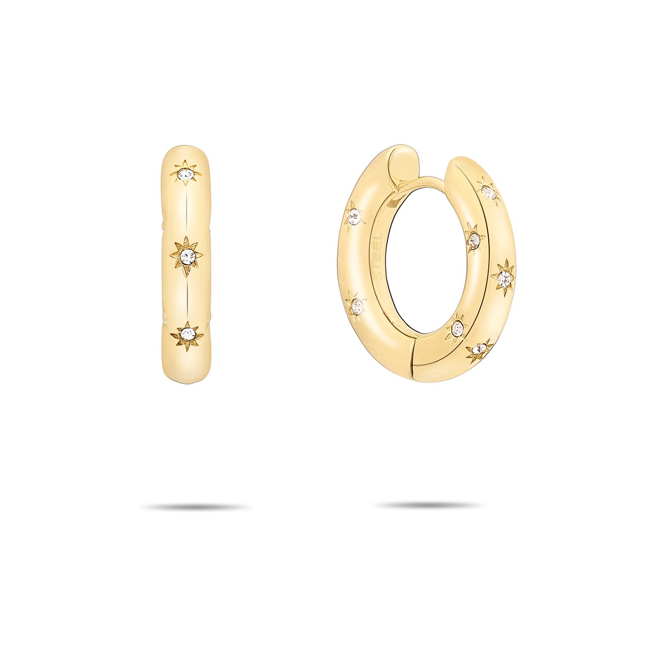 Två guldglänsande Tamaris creoler i rostfritt stål med gnistrande stjärnor av glasstenar, visade snett uppifrån.