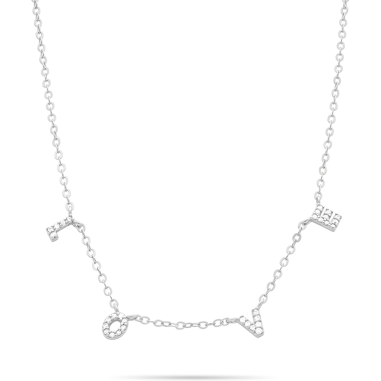 Närbild av ett silverfärgat Tamaris halsband med zirkoniabesatta bokstäver som bildar ordet 