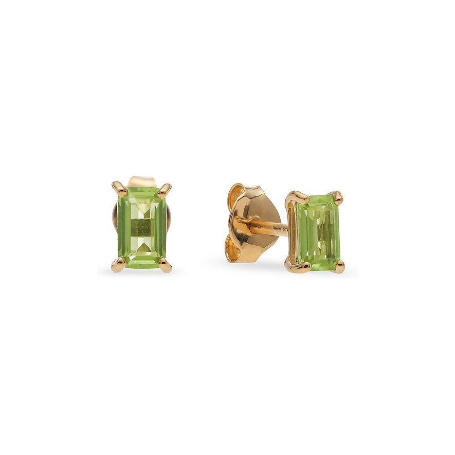 CHRIST Ohrstecker aus Gelbgold mit leuchtendem, rechteckigem Peridot, aus zwei Winkeln fotografiert.