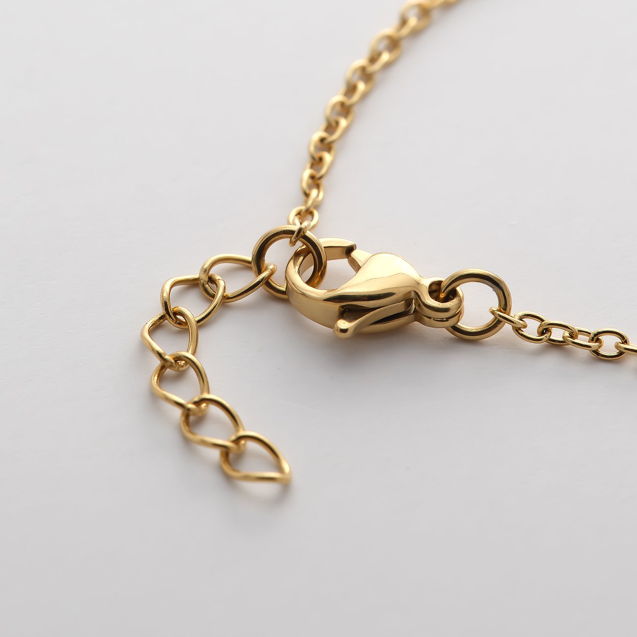 Bracelet FAVS Little Friends en acier inoxydable plaqué or avec fermoir mousqueton et chaîne d'extension.