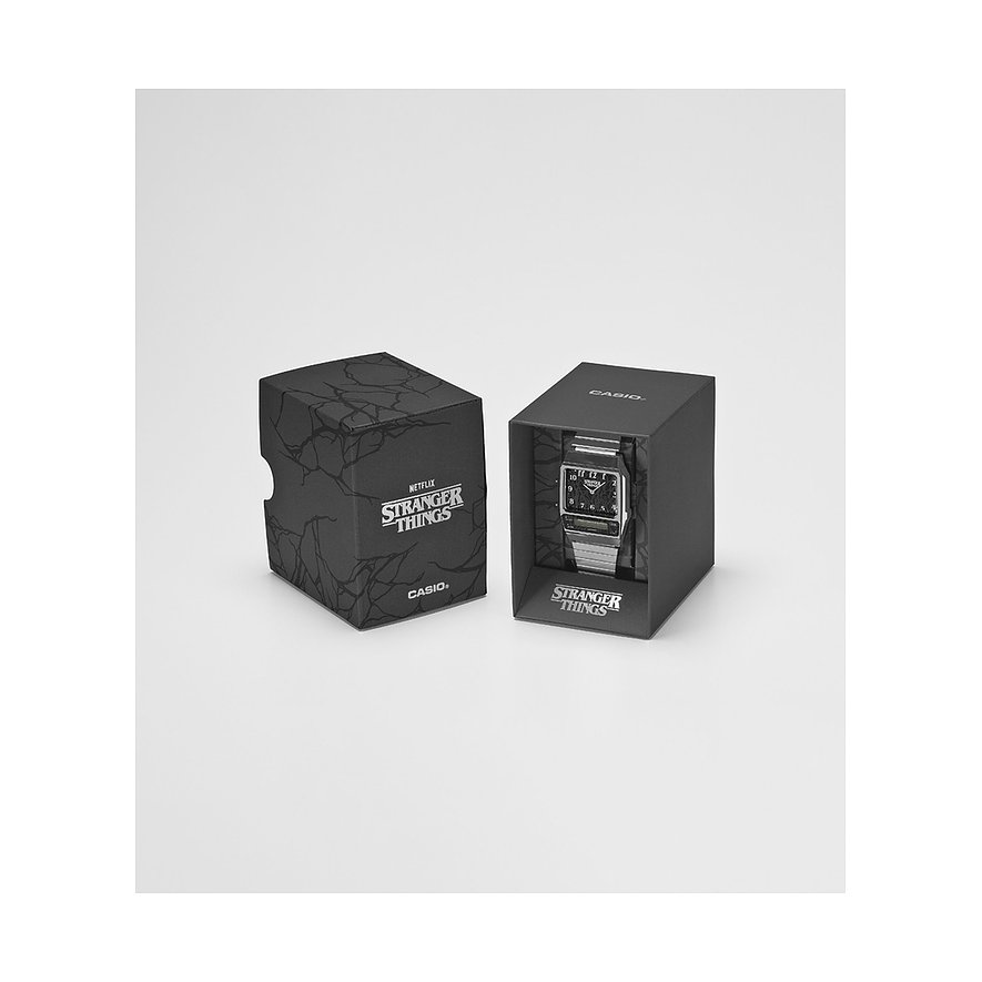 Casio Herrenuhr im geöffneten schwarzen Resin-Geschenkkarton mit