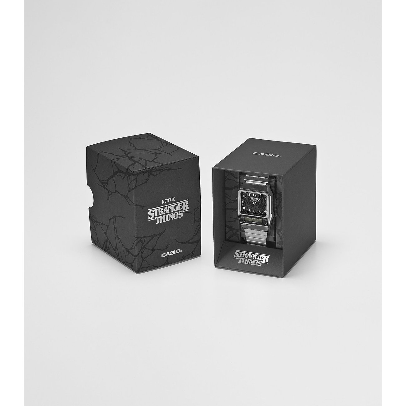 Casio Herrenuhr im geöffneten schwarzen Resin-Geschenkkarton mit