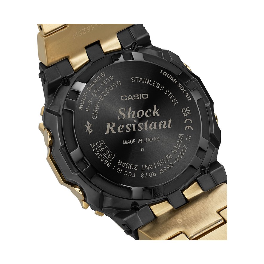 Rückseite der Casio Herrenuhr aus goldfarbenem Edelstahl mit schwarzen Akzenten und Gravuren.