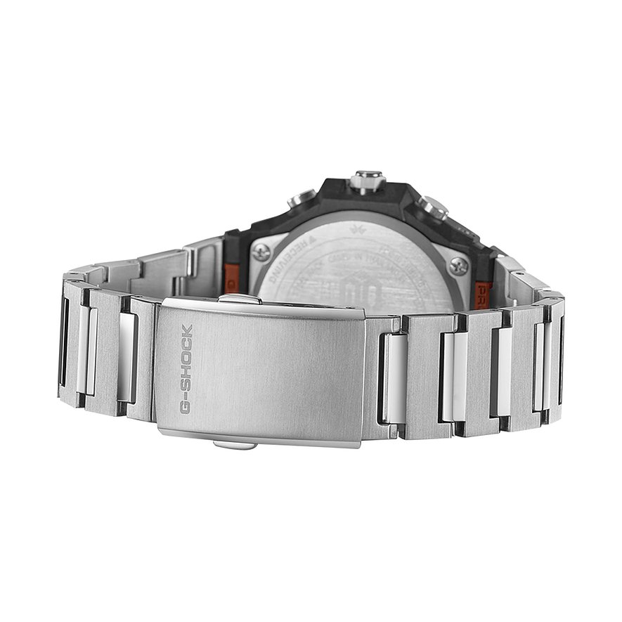 Rückansicht der Casio Herrenuhr mit silbernem Resin-Armband und schwarzem Gehäuse.