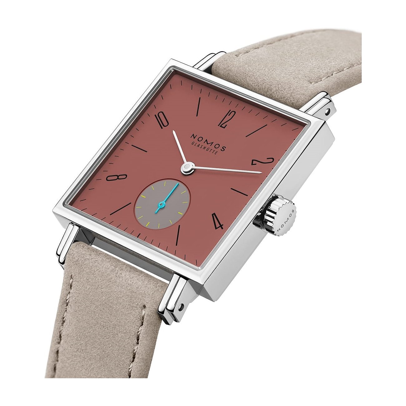 Quadratische Nomos Glashütte Damenuhr aus Edelstahl mit terracottafarbenem Zifferblatt und beigefarbenem Lederband.