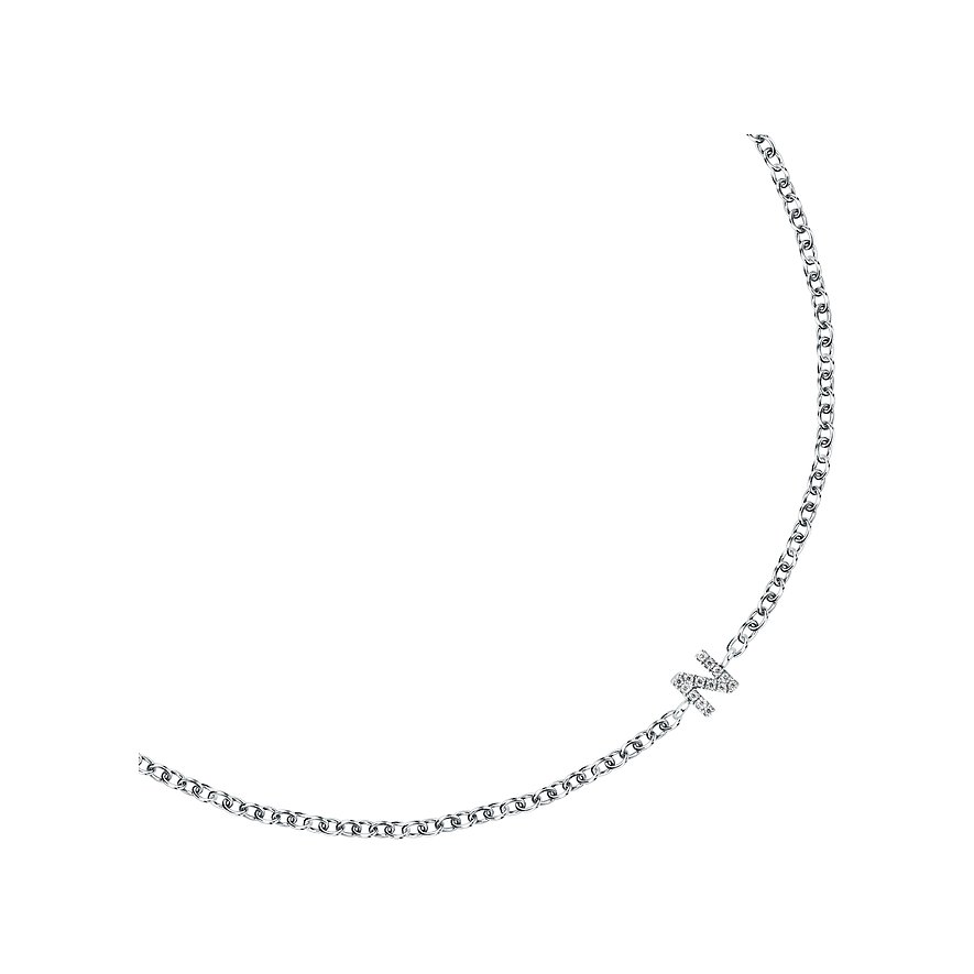 FAVS armbandsmycke i 925 silver med zirkonia, en kedja som ligger i en böjd linje.