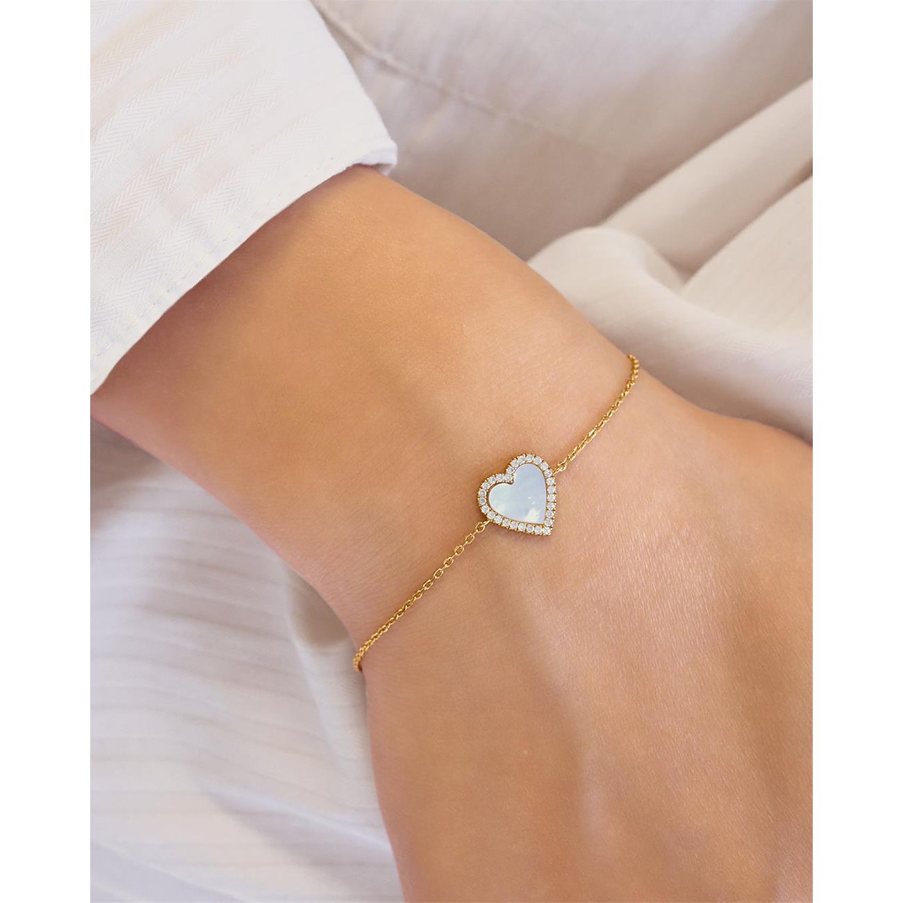 Bracelet Ania Haie en argent plaqué or, avec pendentif cœur en nacre, entouré de zircone.