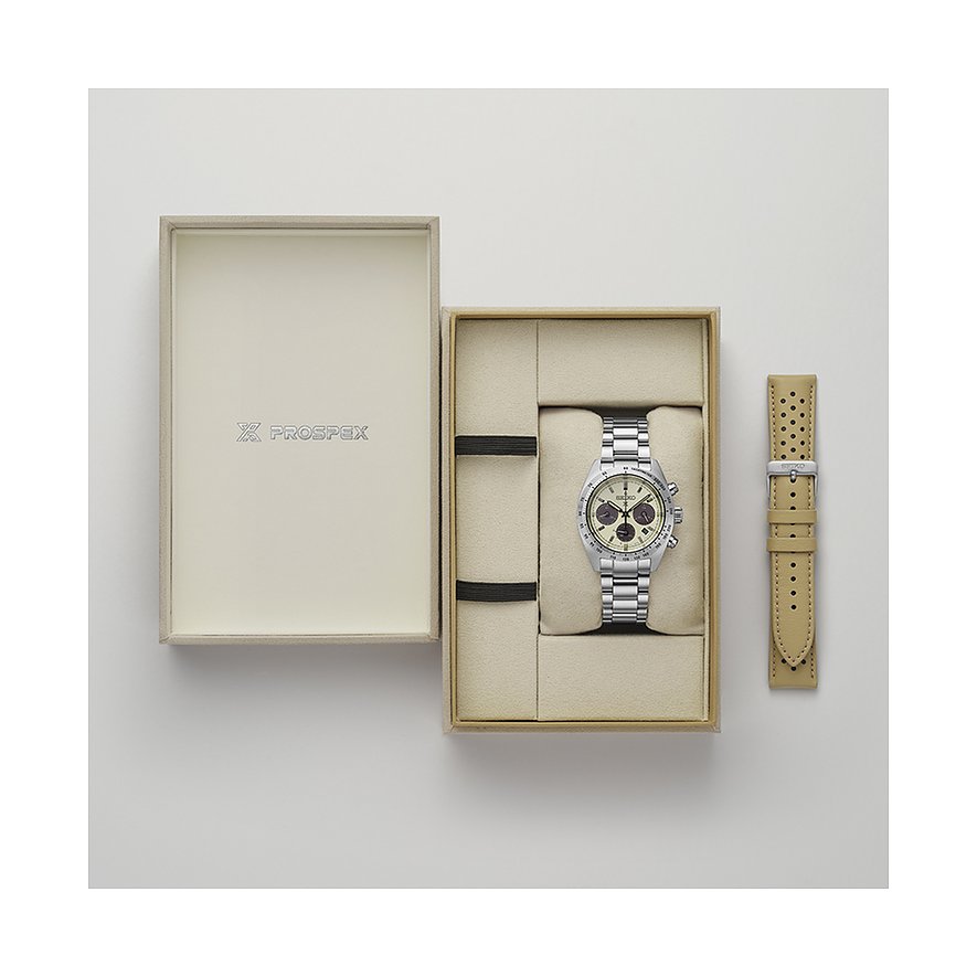 Die Seiko Herrenuhr aus Edelstahl in einer beigen Geschenkbox mit einem zusätzlichen beigen Lederarmband.