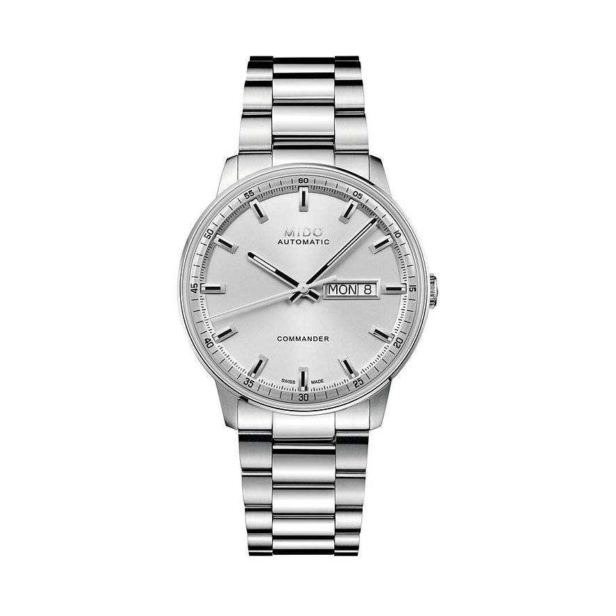 Mido Herrenuhr aus Edelstahl mit silbernem Zifferblatt und silberfarbenem Armband, leicht schräg aus der Front.