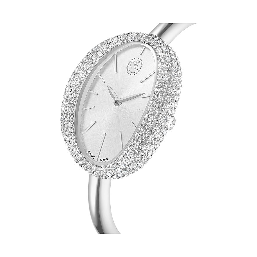 Die Swarovski Armbanduhr aus Edelstahl und Swarovski-Kristallen mit ovalem Zifferblatt aus spiegelndem Silber.