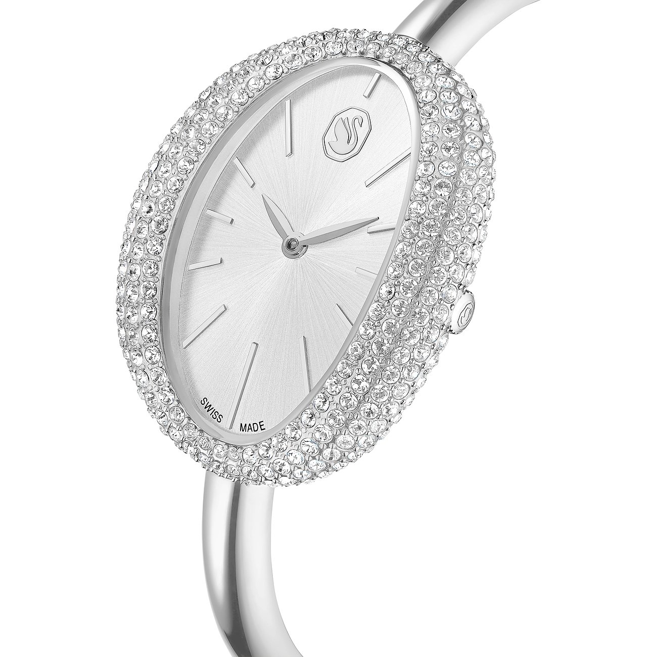 Die Swarovski Armbanduhr aus Edelstahl und Swarovski-Kristallen mit ovalem Zifferblatt aus spiegelndem Silber.