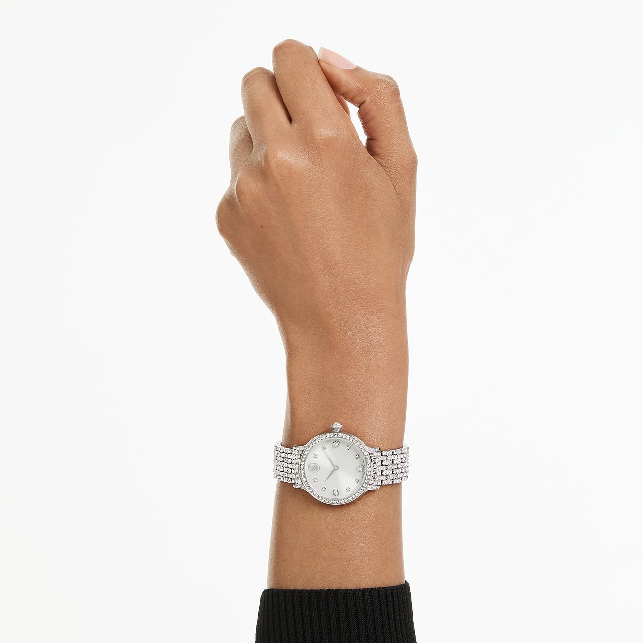 Am Handgelenk getragene Swarovski Unisexuhr aus Edelstahl mit funkelnden Swarovski-Kristallen rund um das Zifferblatt.