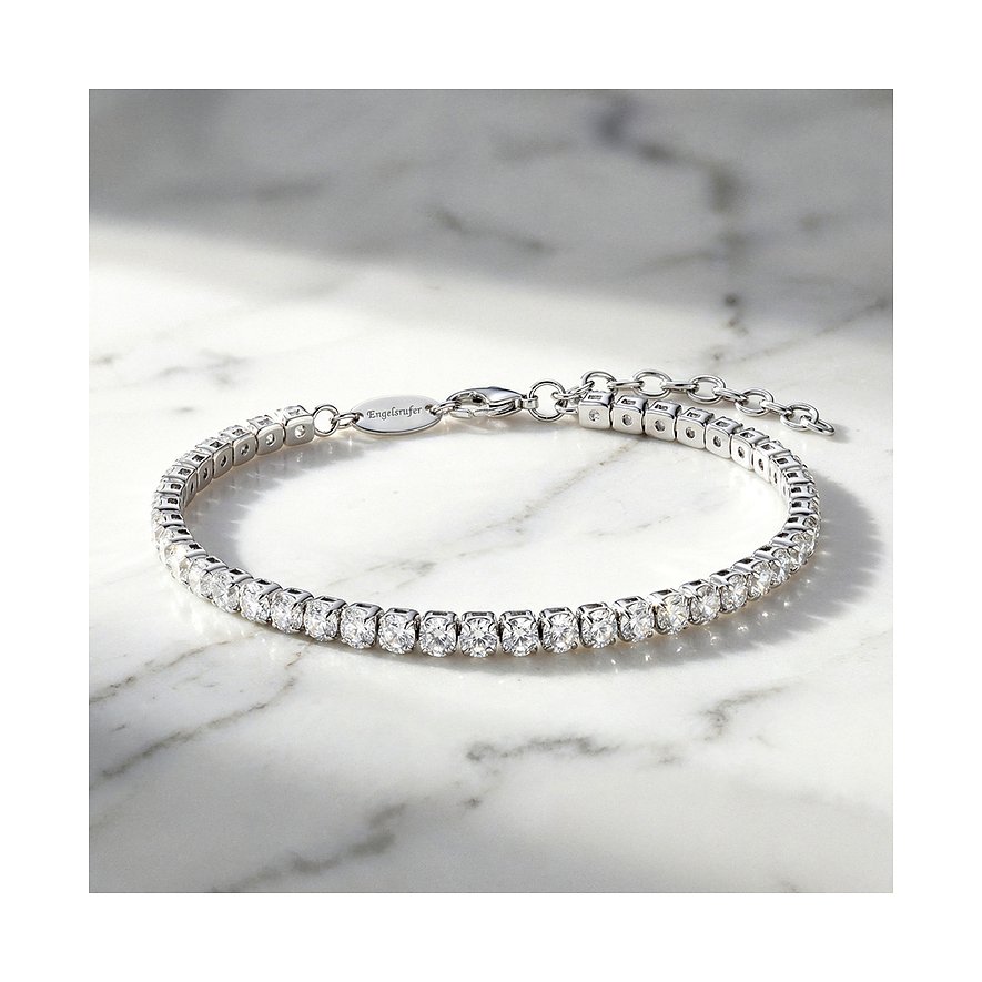 Bracciale Engelsrufer in argento 925 con zirconi, frontalmente su sfondo marmorizzato grigio-bianco.
