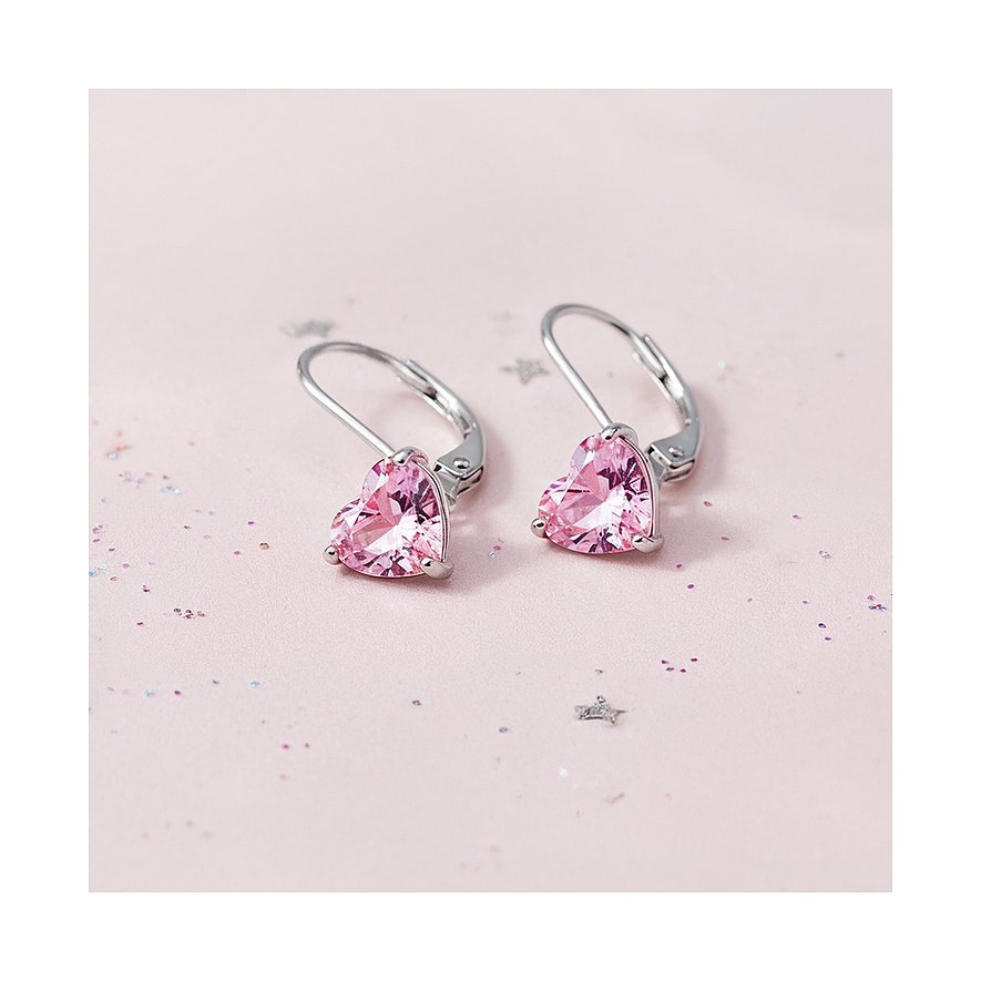 Engelsrufer Ohrschmuck aus Edelstahl mit herzförmigen rosa Zirkonia Farbsteinen, leicht schräg von oben aufgenommen.