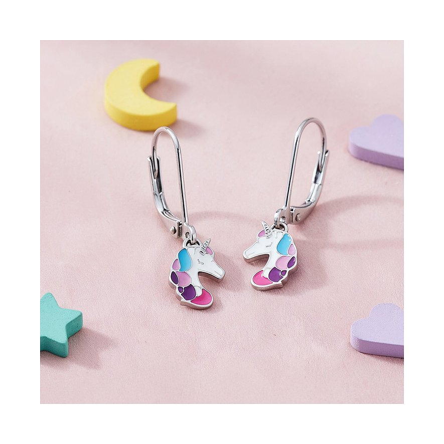 Engelsrufer enhörningsörhängen i rostfritt stål och emalj, visade mot en rosa bakgrund.