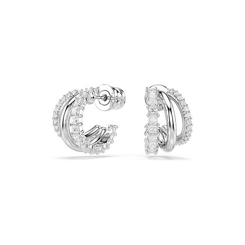 Ein glänzender Swarovski Ohrschmuck aus Metall im halbrunden Design, besetzt mit funkelnden Swarovski Kristallen.