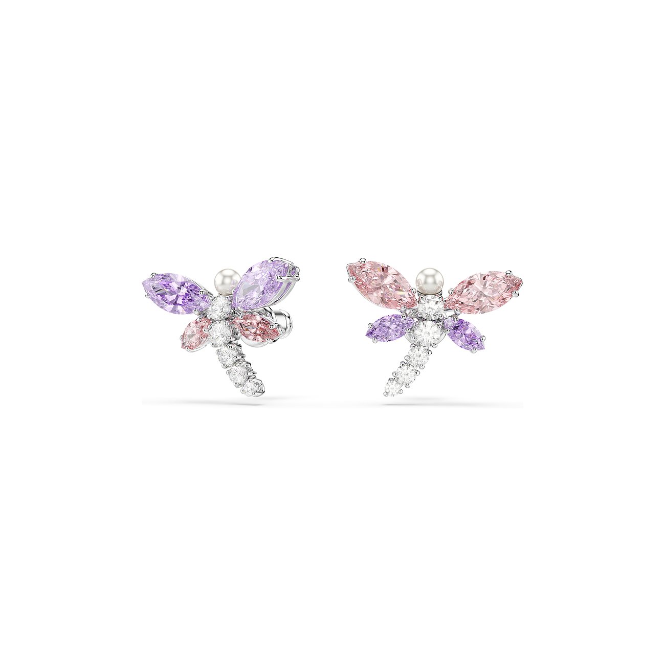 Een paar Swarovski vlinder stud oorbellen van metaal met roze, zilveren en paarse Swarovski kristallen.