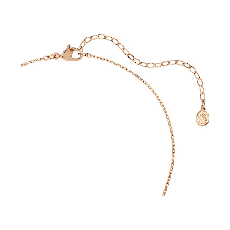 Nahaufnahme der Schließe einer roségoldfarbenen Swarovski Halskette aus Metall mit feingliedriger Kette und Verlängerung.
