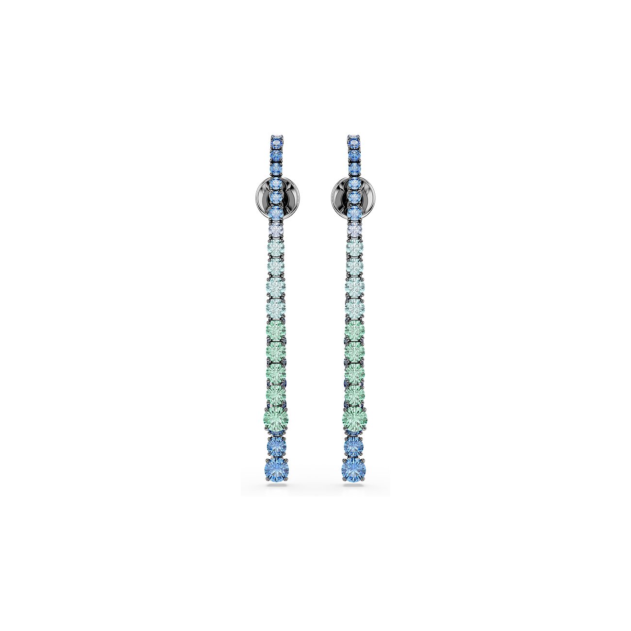 Een paar lange Swarovski metalen oorbellen met kleurrijke Swarovski-kristallen in blauw- en groentinten.