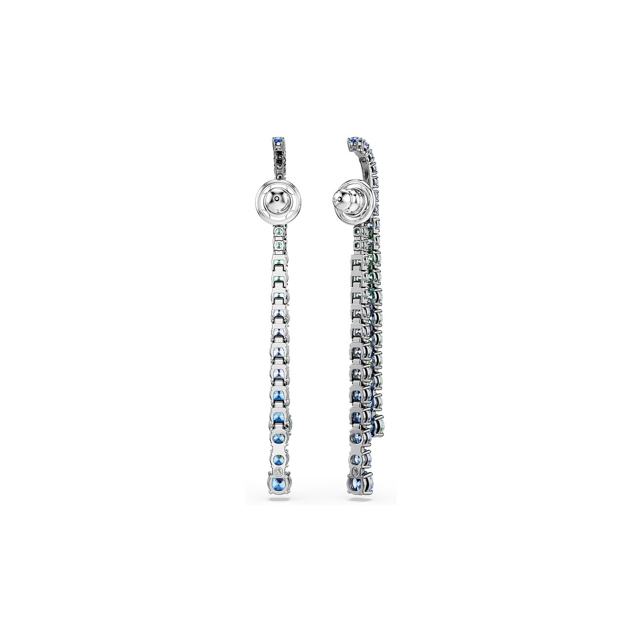 Een paar Swarovski lange oorbellen van metaal met kleurrijke edelstenen op een witte achtergrond.