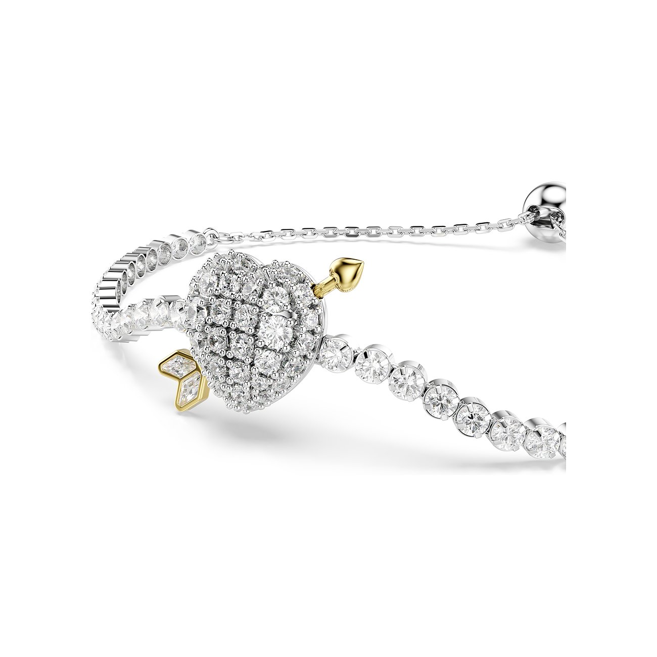 Ein detailreicher Swarovski Armschmuck aus Metall im Makro-Blick, mit herzförmigen und runden Swarovski-Kristallen.