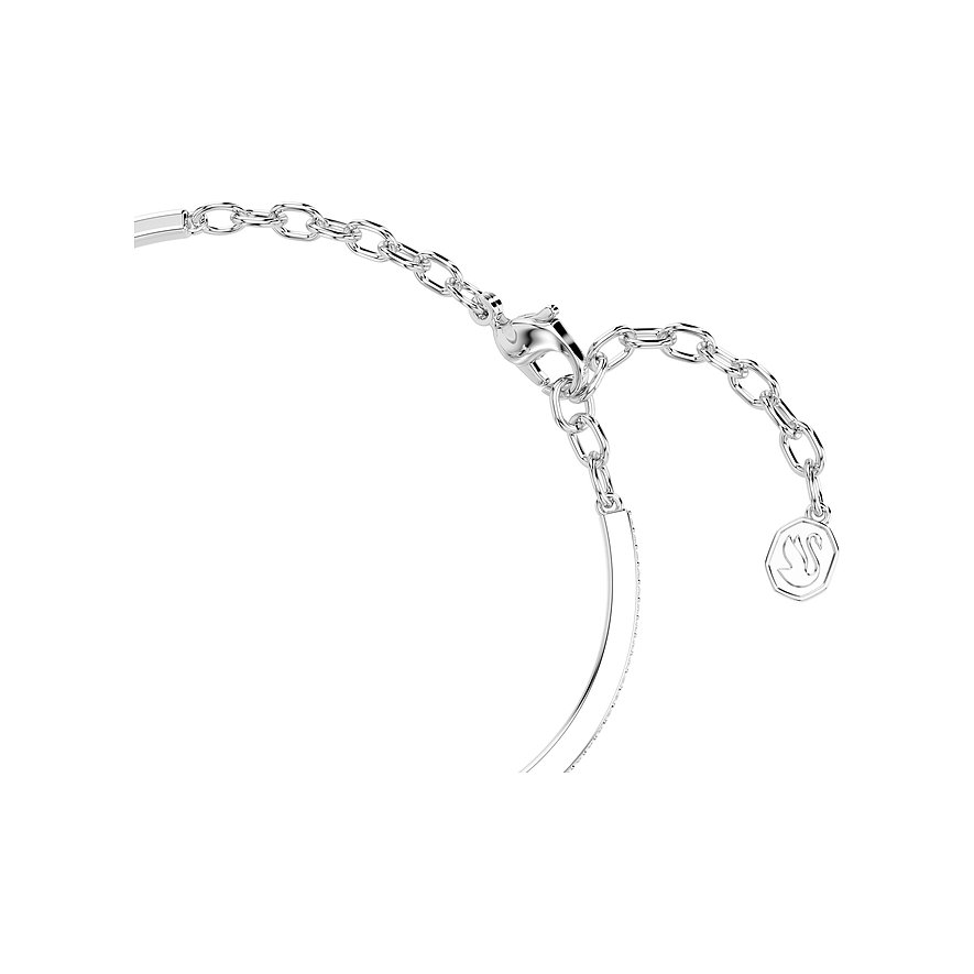 Rückseite eines silberfarbenen Swarovski Armreifs aus Metall mit Karabinerverschluss und Verlängerungskettchen.