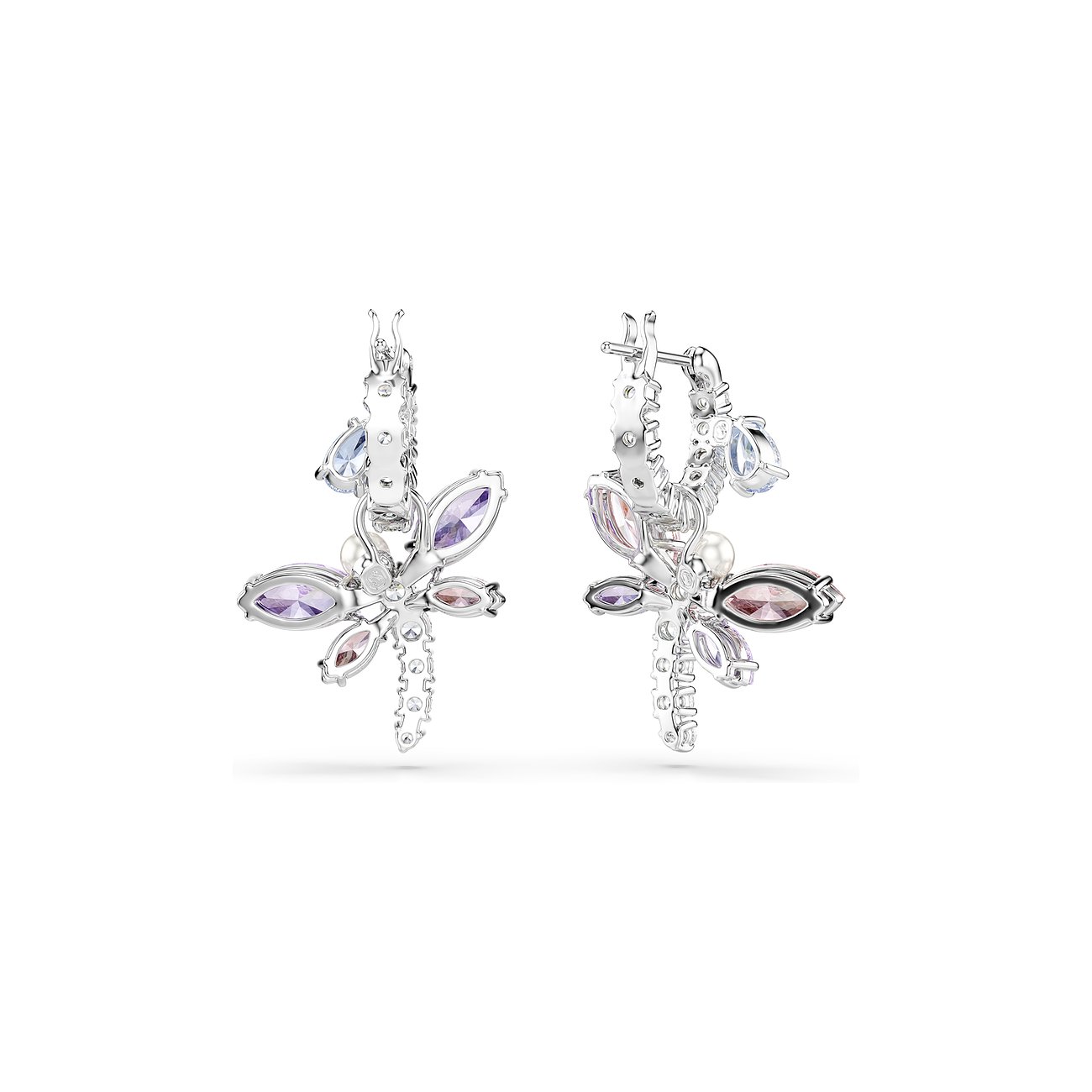 Ein Paar Swarovski Ohrringe aus Metall mit bunten Swarovski-Kristallen in Schmetterlingsform, von vorne gesehen.