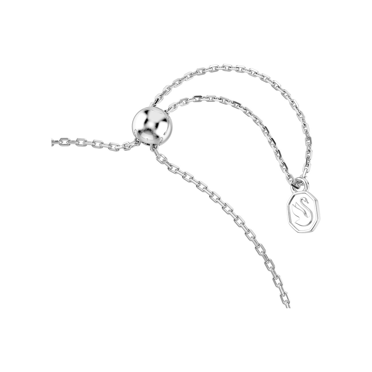 Nahaufnahme eines silberfarbenen Swarovski Armschmucks mit Kugelverschluss und Markenanhänger.