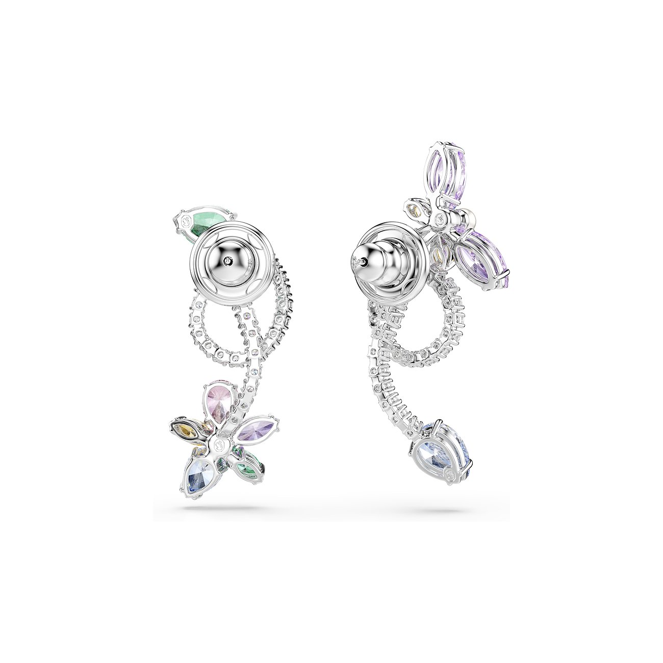 Ein Paar Swarovski Metall Ohrstecker mit baumelnden, farbigen Swarovski-Kristallen in Blumen- und Schmetterlingsform.