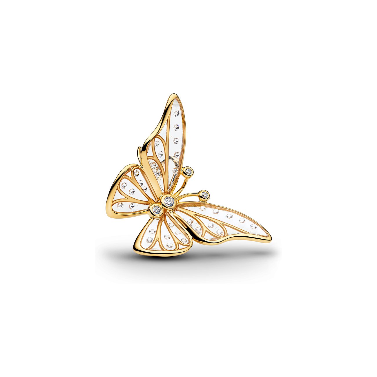 Pandora Anhängeschmuck in Form eines Schmetterlings aus goldenem Metall, besetzt mit klaren Zirkonia-Steinen.