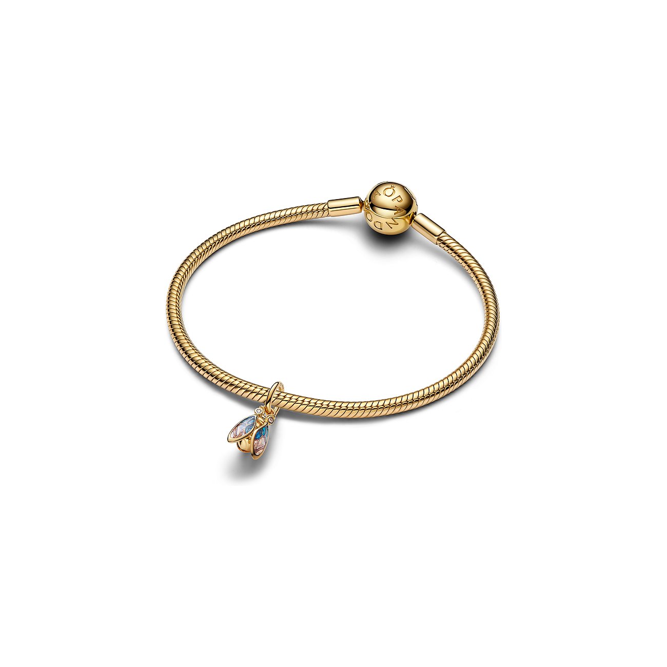 Pandora Armband aus goldfarbenem Metall mit Marienkäfer-Anhänger, verziert mit blauem, rosafarbenem und klarem Zirkonia.