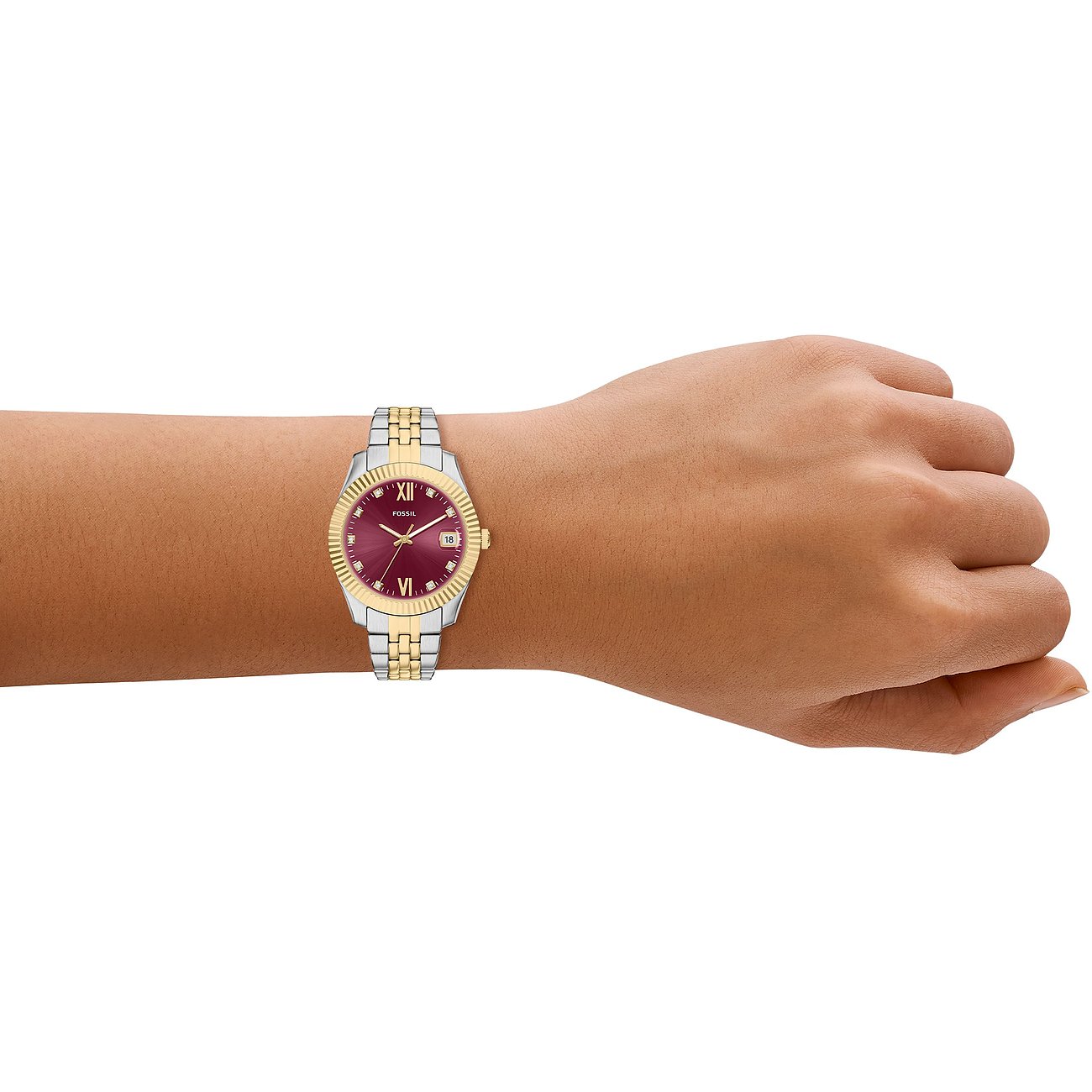 Fossil Damenuhr aus Edelstahl, gold-silbernes Armband, rotes Zifferblatt mit römischen Ziffern und Datumsanzeige.