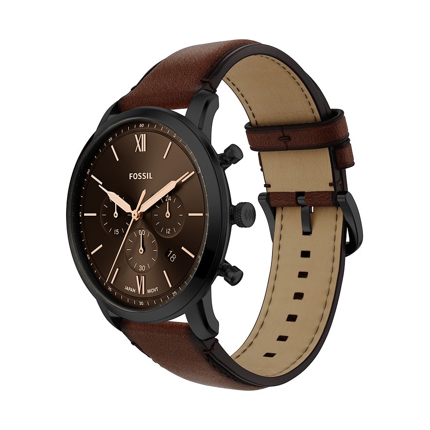 Eine Fossil Herrenuhr aus schwarzem Edelstahl mit braunem Lederarmband und braunem Zifferblatt, schräg von oben.