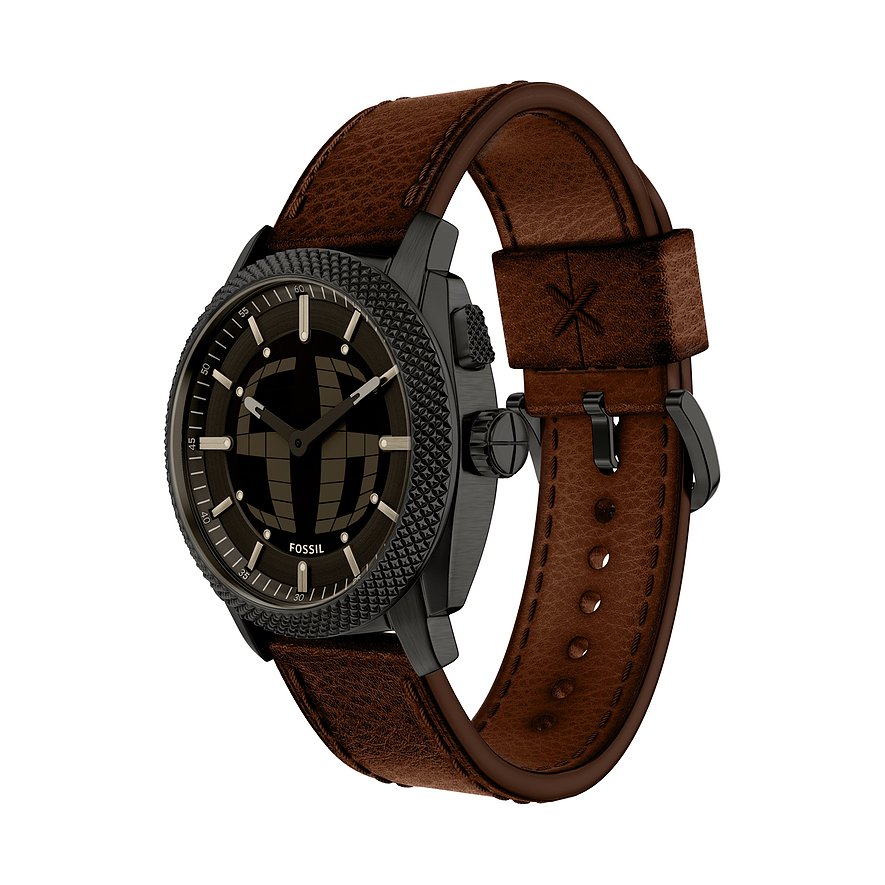 Fossil Herrenuhr aus Edelstahl mit braunem Lederband und schwarzem Zifferblatt, dargestellt aus einer Halbprofilansicht.
