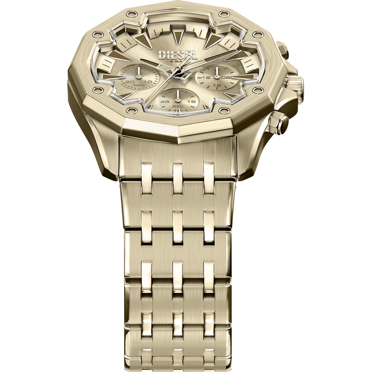 Montre homme Diesel en acier inoxydable doré. Prise en plongée oblique, elle révèle cadran et bracelet.