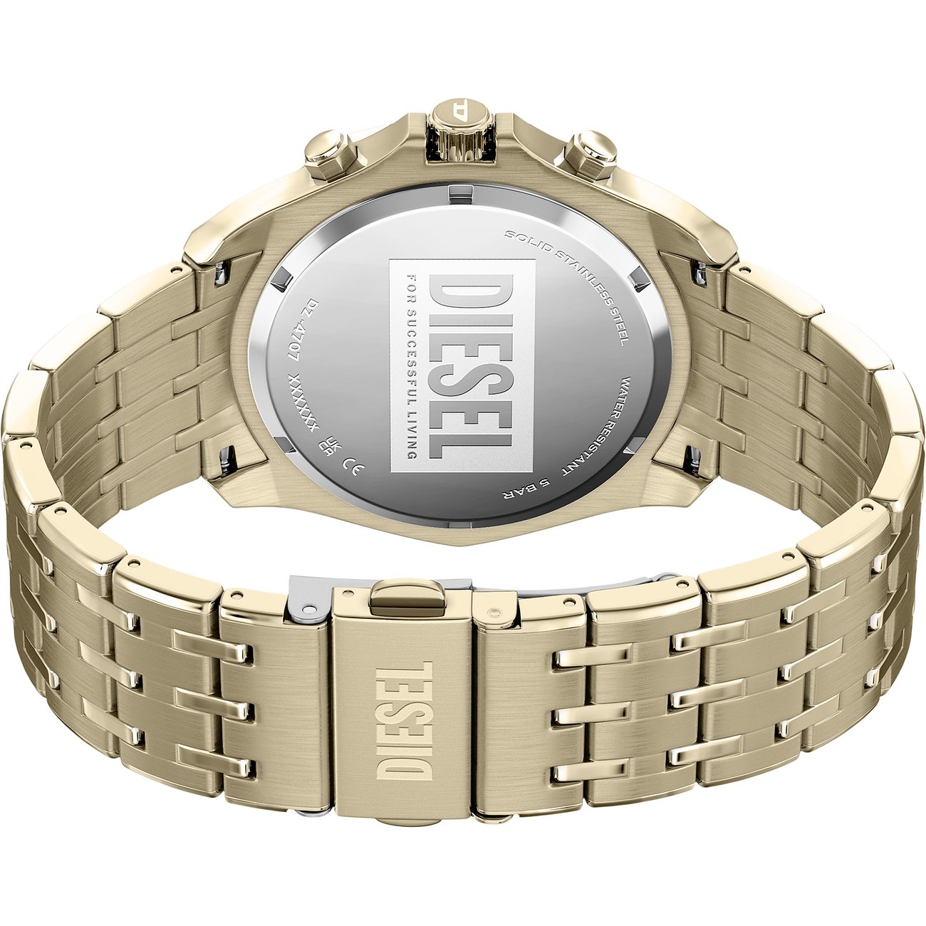 Vue arrière d'une montre homme Diesel dorée en acier inoxydable avec fond de boîtier gravé et boucle déployante.