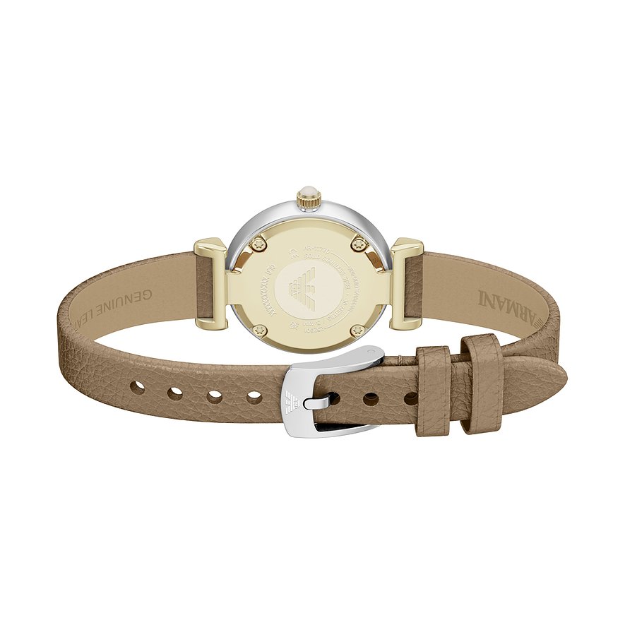 Vue arrière de la montre femme Emporio Armani en acier inoxydable doré, bracelet cuir beige et boucle argent polie.