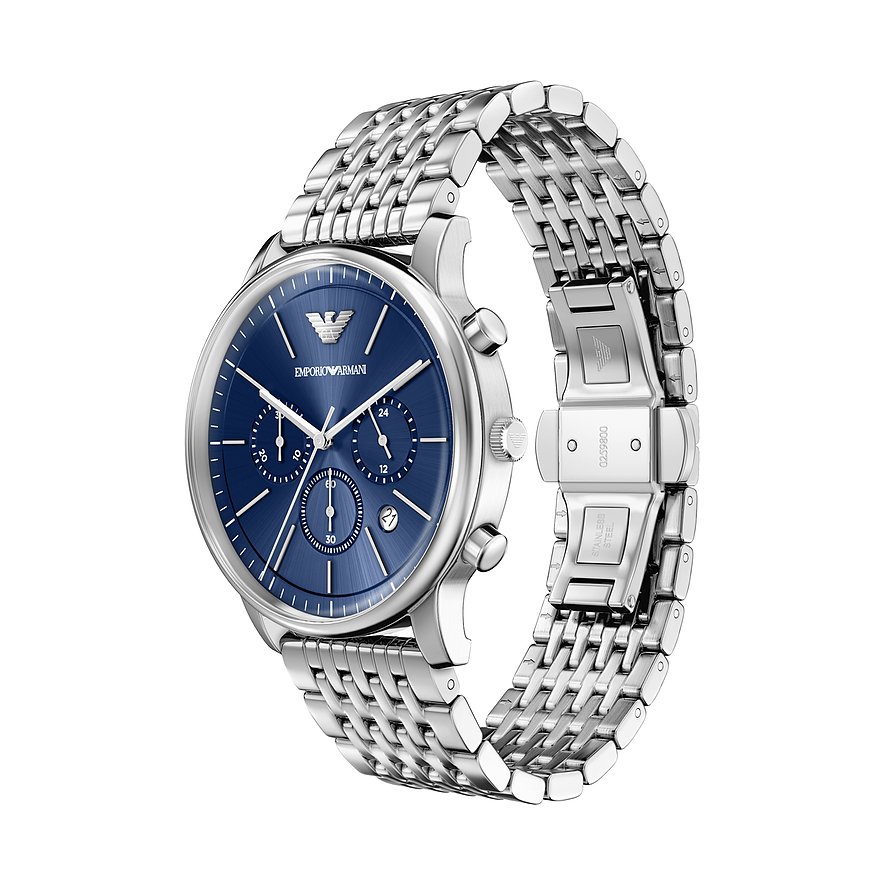 Orologio da uomo Emporio Armani in acciaio blu con cronografo e datario, ripreso diagonalmente dall'alto.