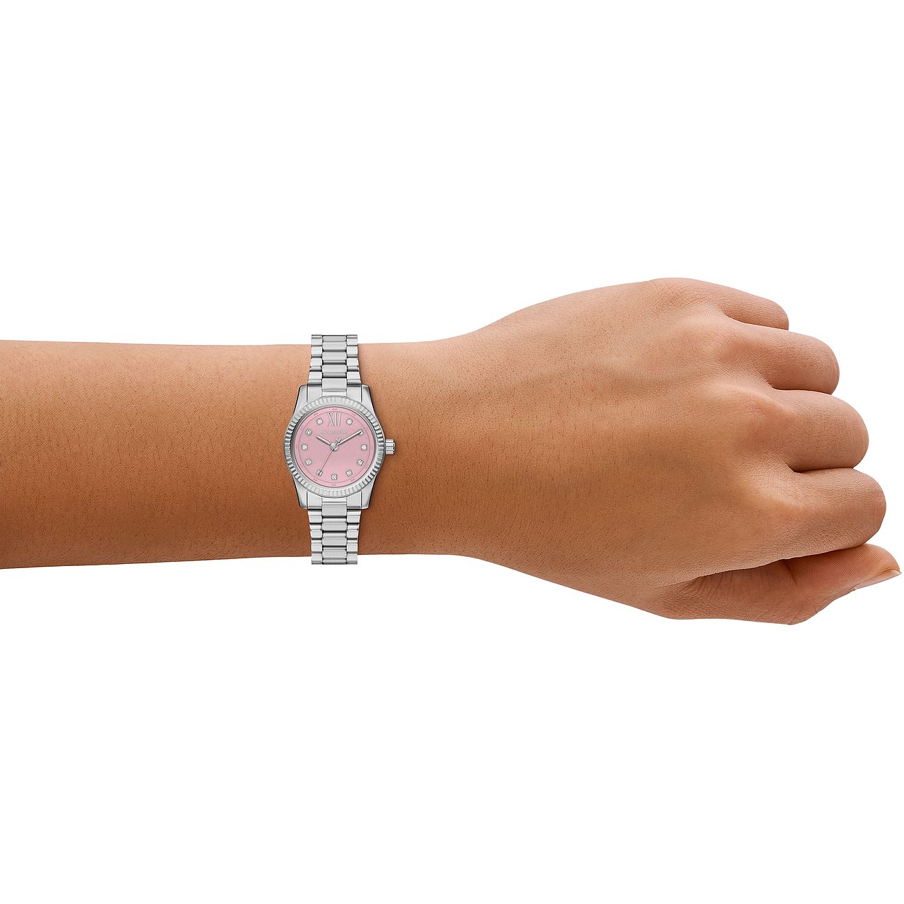 Michael Kors damklocka i rostfritt stål med rosa urtavla, bärs på handleden.