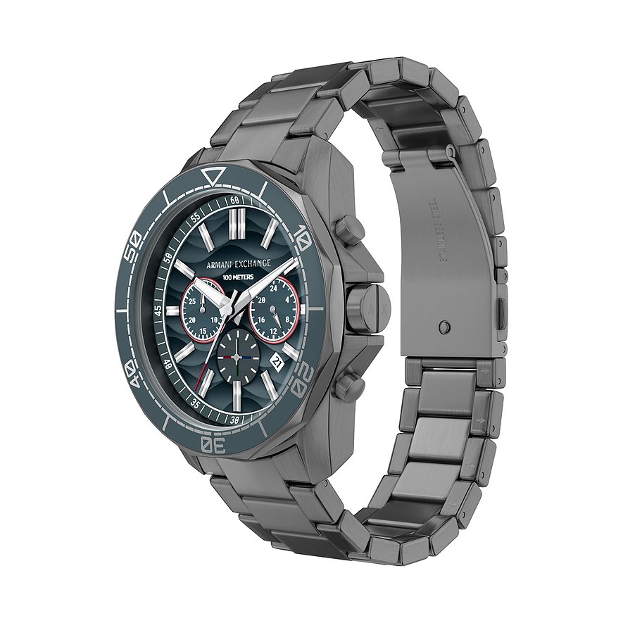 Armani Exchange Herrenuhr aus dunkelgrauem Edelstahl von der Seite, mit Chronographenfunktion und Datumsanzeige.