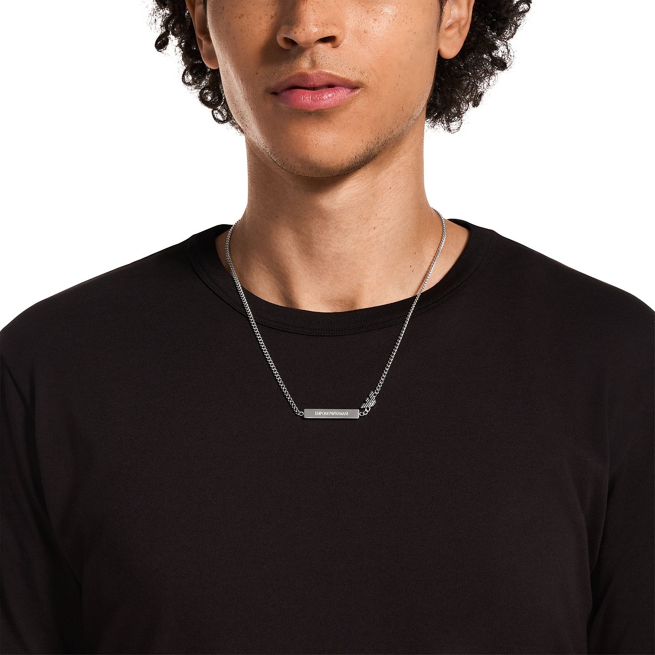 Emporio Armani Herrenhalskette aus silberfarbenem Edelstahl mit einer gravierten rechteckigen Plakette.