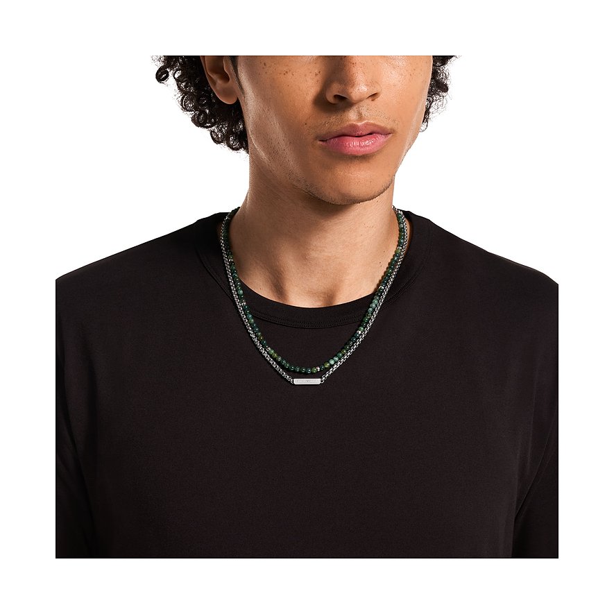 Emporio Armani halsband i rostfritt stål och agat, dubbel kedja, presenterat på en skyltdocka.