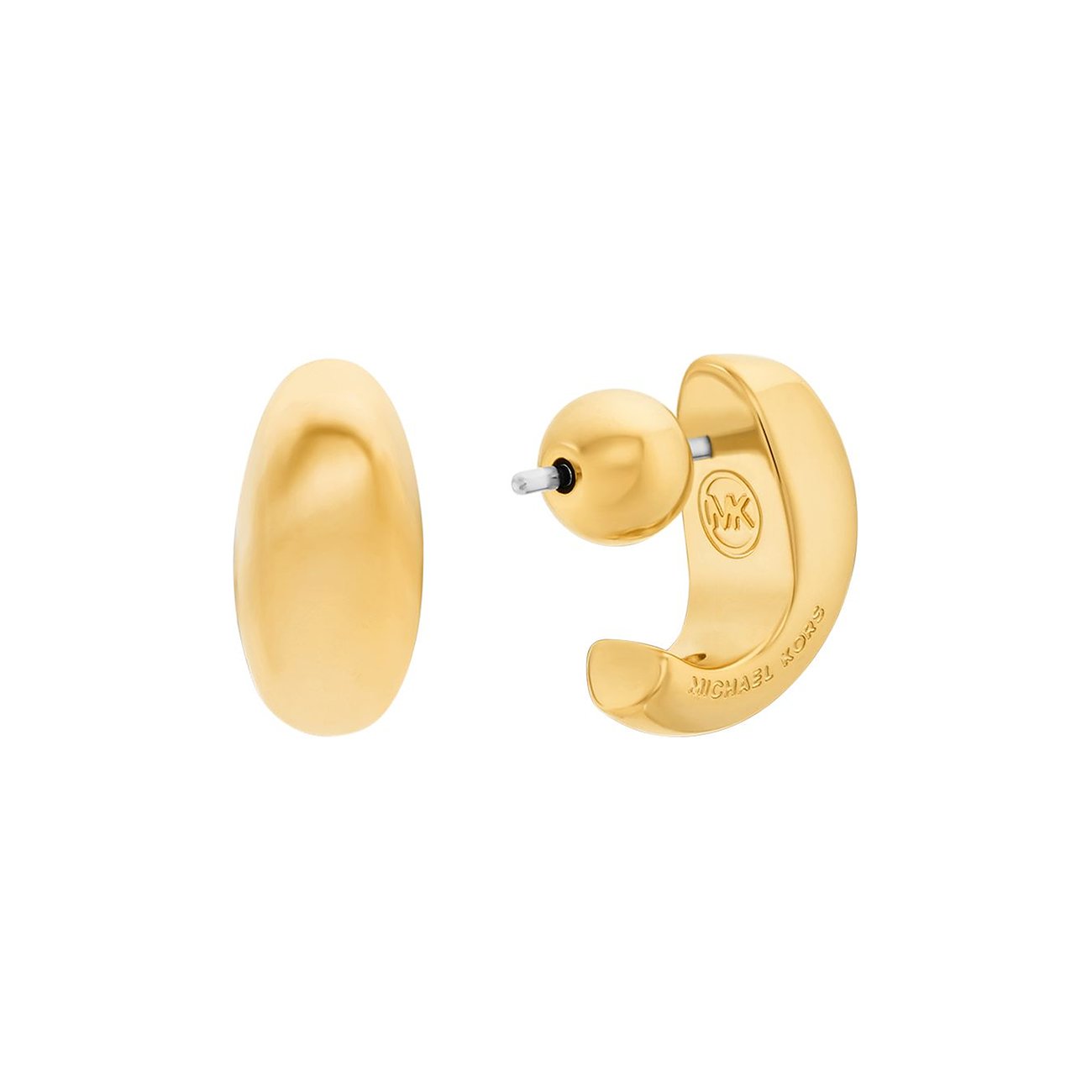 Due orecchini a lobo Michael Kors color oro, in metallo, a semicerchio. Uno degli orecchini è rivolto all'indietro.