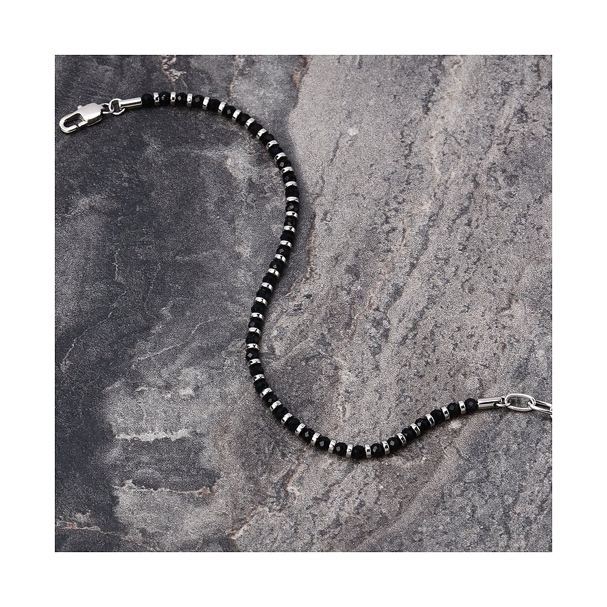 Ett detaljerat Morellato armband i rostfritt stål med svarta agatfärgade stenar, liggande på en mörk yta.