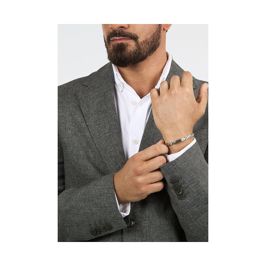 Ein Mann mit Bart und Anzug trägt ein zweifarbiges Morellato Armband aus Edelstahl und Gelbgold am Handgelenk.