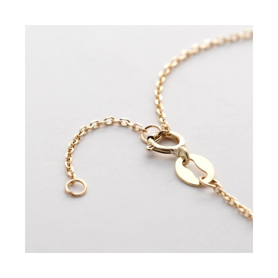 Nahaufnahme des Verschlusses eines FAVS Little Friends Armschmucks aus 375er Gelbgold mit einer Verlängerungskette.