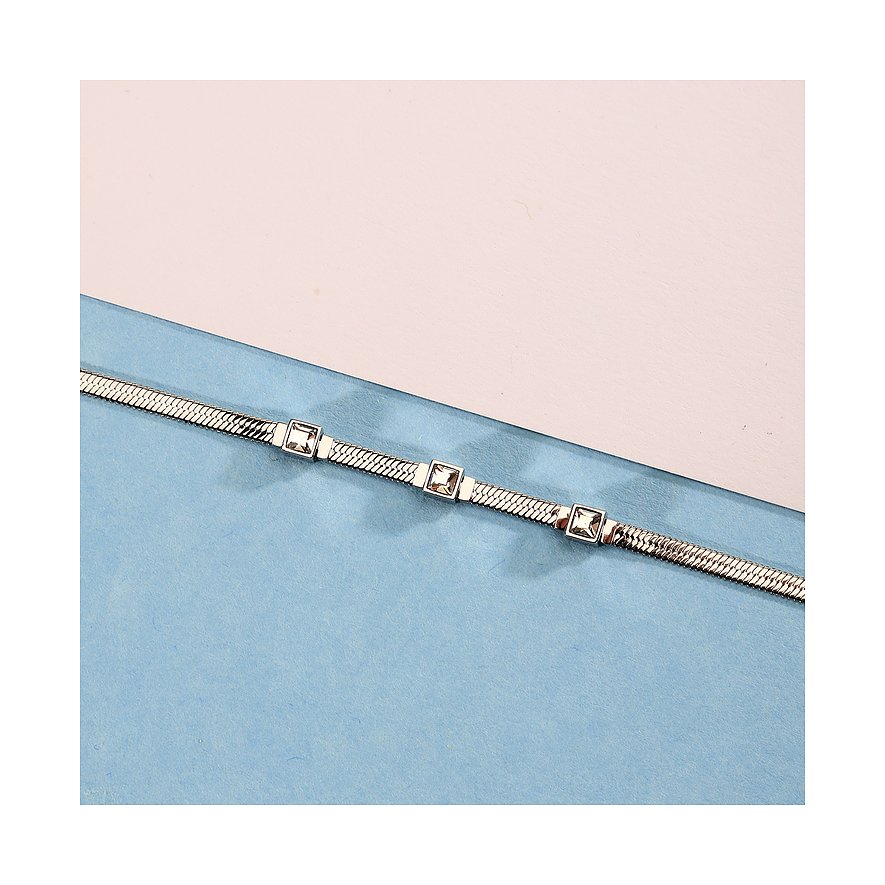 Ein silbernes Morellato Edelstahlarmband mit flachen Gliedern und drei quadratischen Kristallen, schräg von oben.