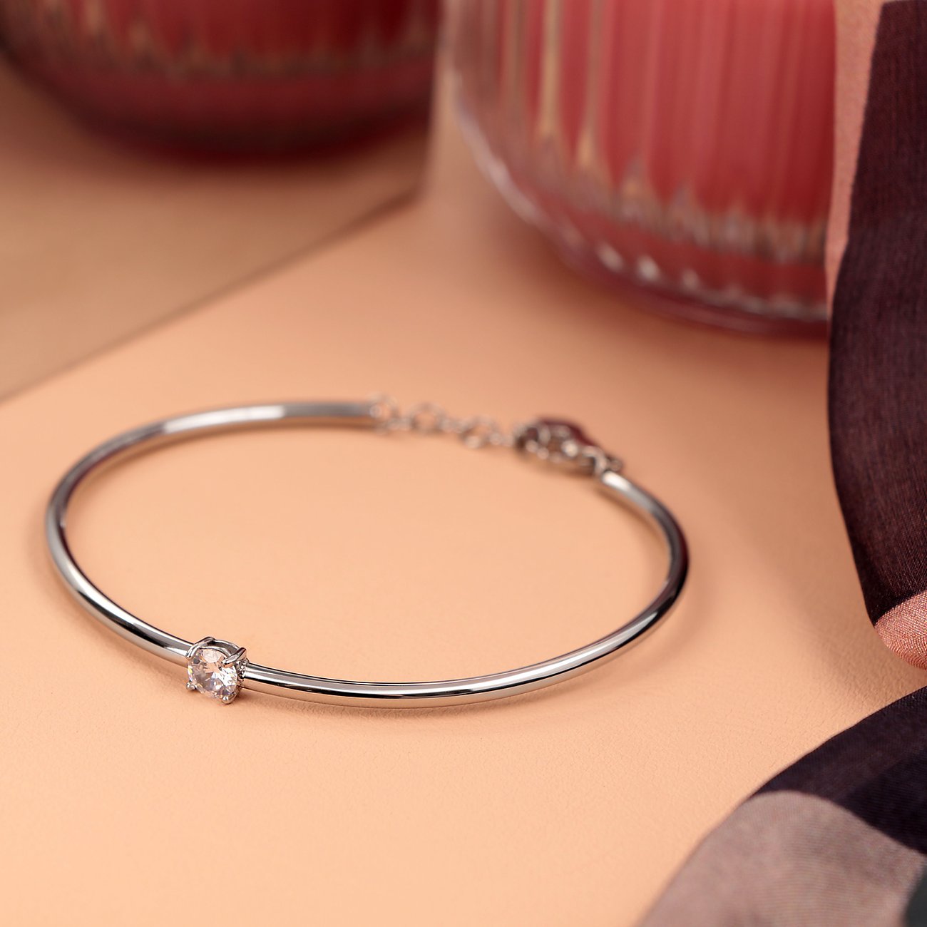Morellato edelstalen armband met een sprankelende kristalkleurige steen in het midden.