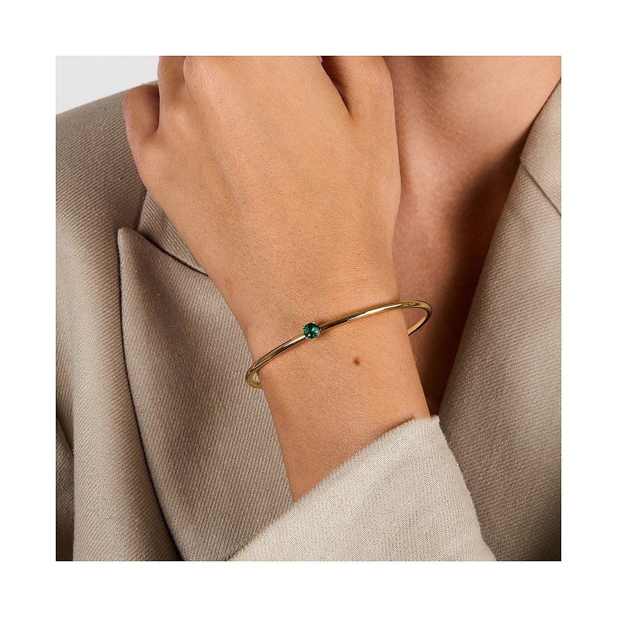 Am Handgelenk getragener Morellato Armschmuck aus goldenem Edelstahl mit einem grünen Zirkonia-Farbstein.