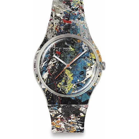 Swatch unisexklocka i plast med svart stänkdesign på urtavla och armband, sedd framifrån.